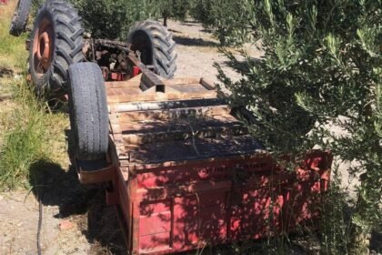 DEVRILEN TRAKTORUN SURUCUSU OLDU 924874 274741 scaled e1758543146285