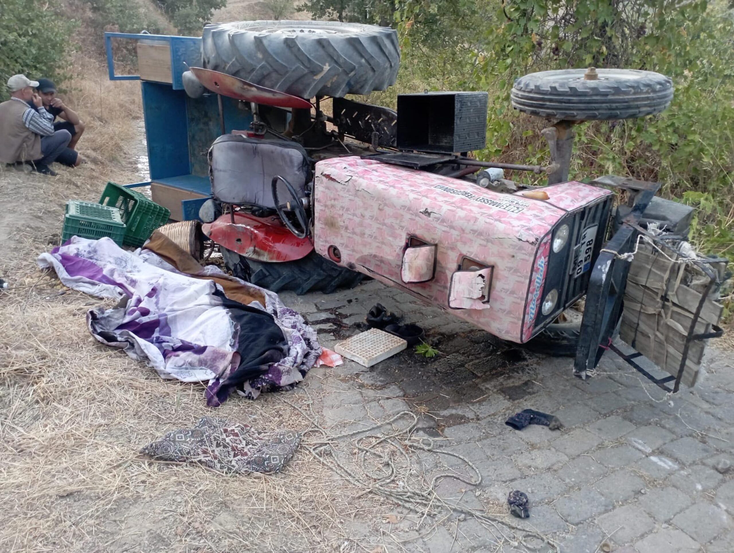 DEVRILEN TRAKTORUN SURUCUSU OLDU 906288 269264 scaled