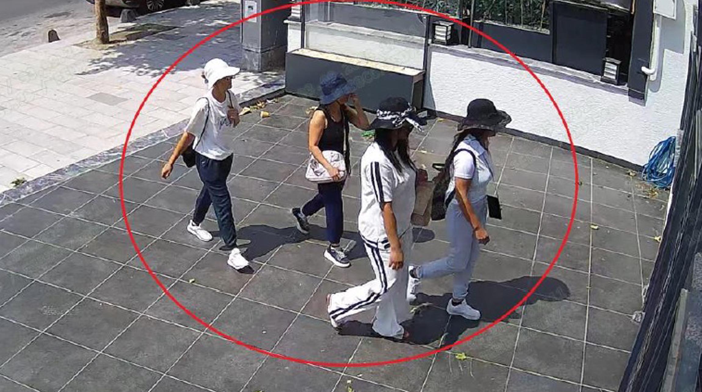 DIKKAT CEKMEMEK ICIN SIK GIYINIP SAPKA 898857 267071