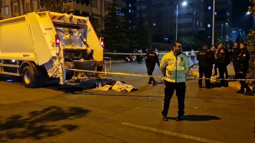 DIYARBAKIRDA COP KAMYONUN CARPTIGI ANNE 398102 117363