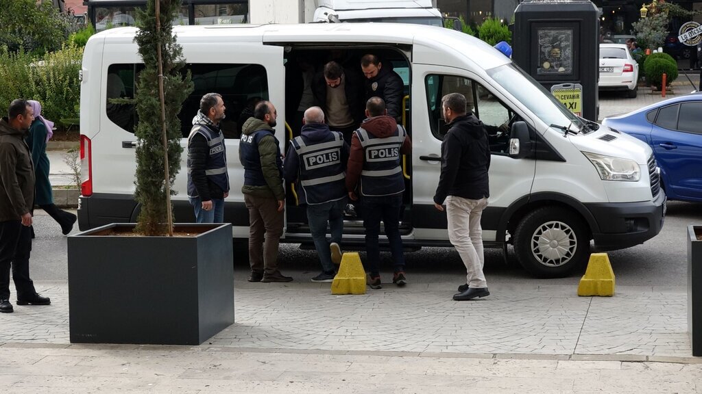 DOVIZ BUROSUNDAN 390 BIN DOLAR ILE 185 B 464599 137245 scaled