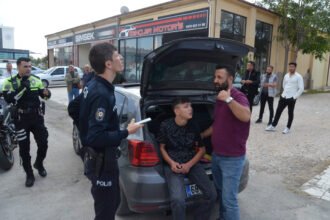 DUR IHTARINA UYMAYAN SURUCU 14 YASIND 941917 279696