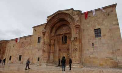 Divriği Ulu Camii ve Darüşşifası, 9 yılın ardından ibadete açıldı
