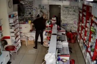 ECZACI TEKNISYENI SOPAYLA DARBEDILDI 966222 286968