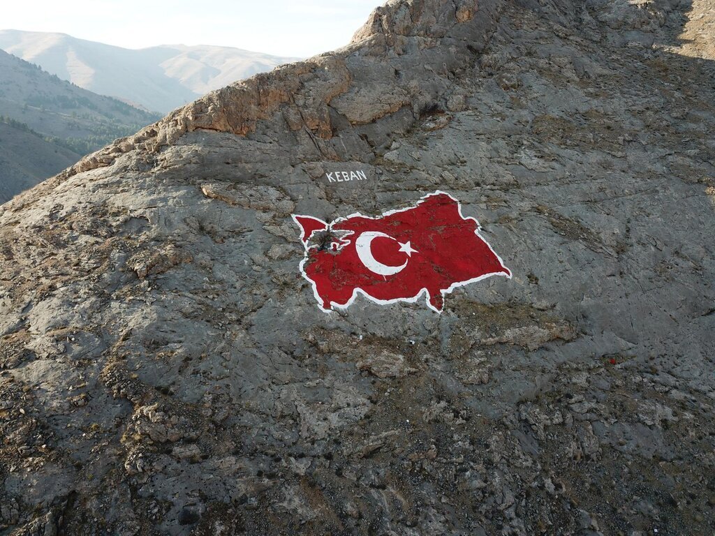 ELAZIGDAKI 400 METREKARELIK KAYA HARITA 424313 125199