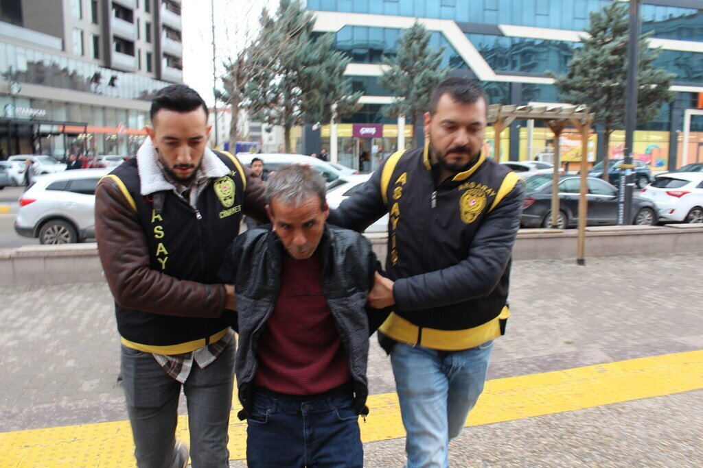 ESINI UYKUSUNDA OLDURUP OTOSTOPLA KACMI 433176 127888 scaled