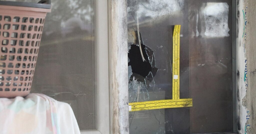 EVINDE UYURKEN PENCEREDEN AV TUFEGIYLE 517257 153133