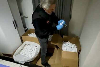 EVLERINDE 103 BIN HAP ELE GECIRILEN 5 SU 960999 285374