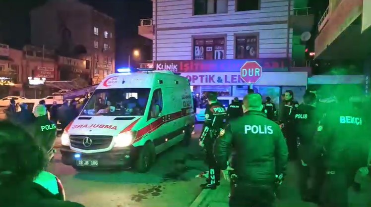 Husumetli iki grup arasında çıkan kavgada silahlar çekildi! 2 kişi olay yerinde hayatını kaybetti