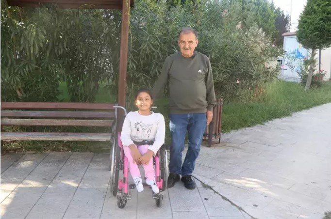 Samsun’da ‘Spina Bifida’ hastası Nafiya, ameliyat olup dik durmak için yardım bekliyor