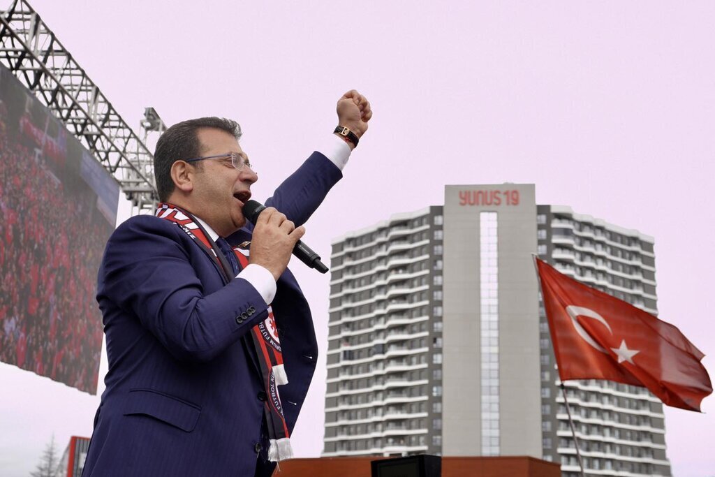 Ekrem Imamoglu Erzurumda Taslandi