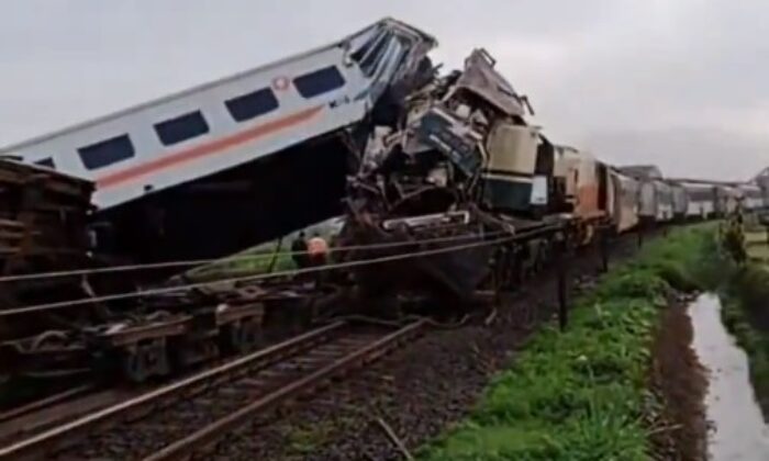Endonezya’da tren kazası: 3 ölü