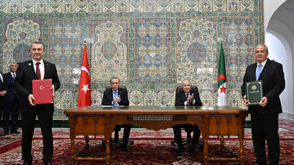 Enerji ve Tabii Kaynaklar Bakani Bayraktar Cezayir ile LNG anlasmasi 2027e kadar uzatildi