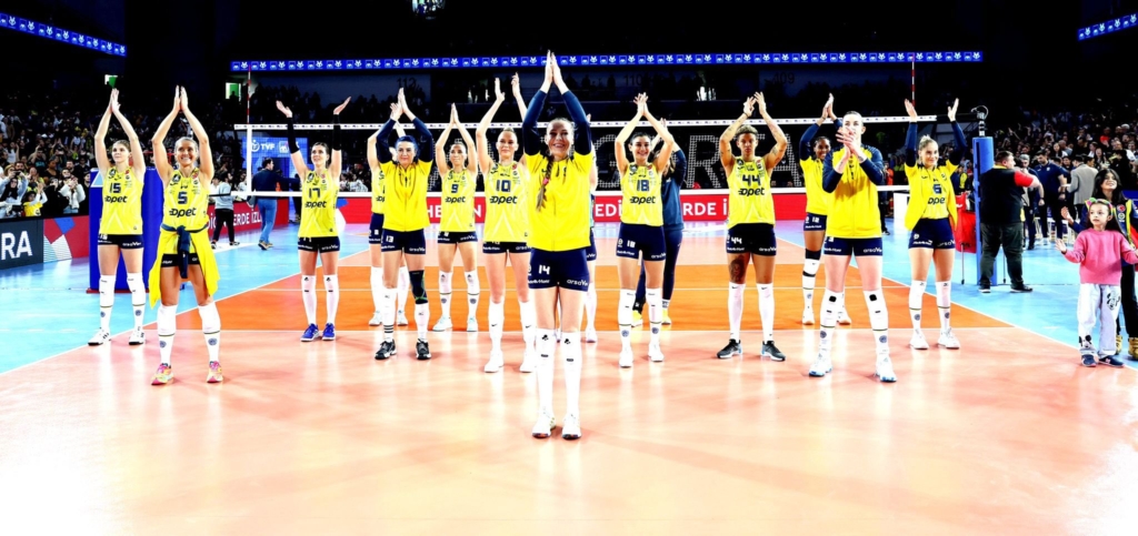 Bakan Bak Fenerbahçe Kadın Voleybol Takımı’nı tebrik etti