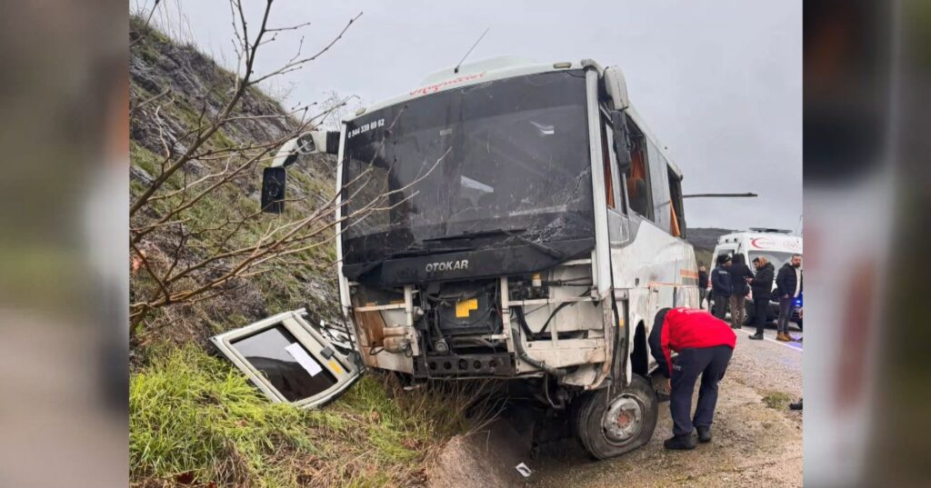 İşçi servis midibüsü kaza yaptı: 4’ü ağır, 25 yaralı