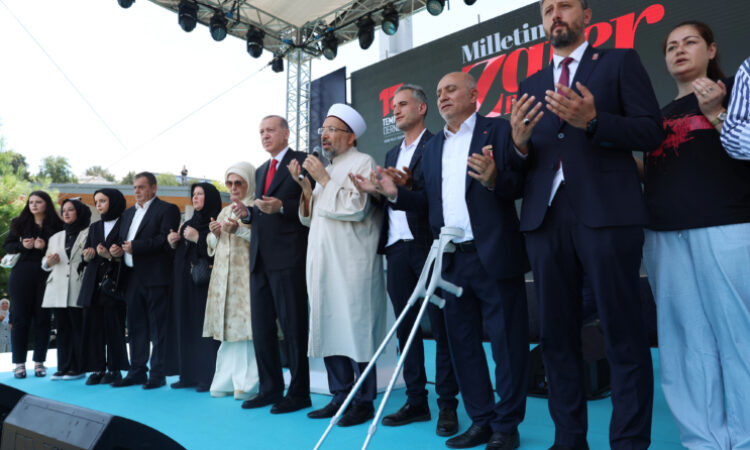 Cumhurbaşkanı Erdoğan, 15 Temmuz Şehitler Köprüsü’nde şehitleri andı
