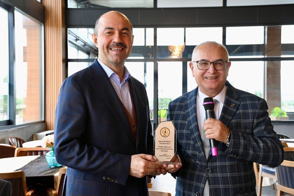 GUCLU DEMOKRASI STKLARLA MUMKUN 4