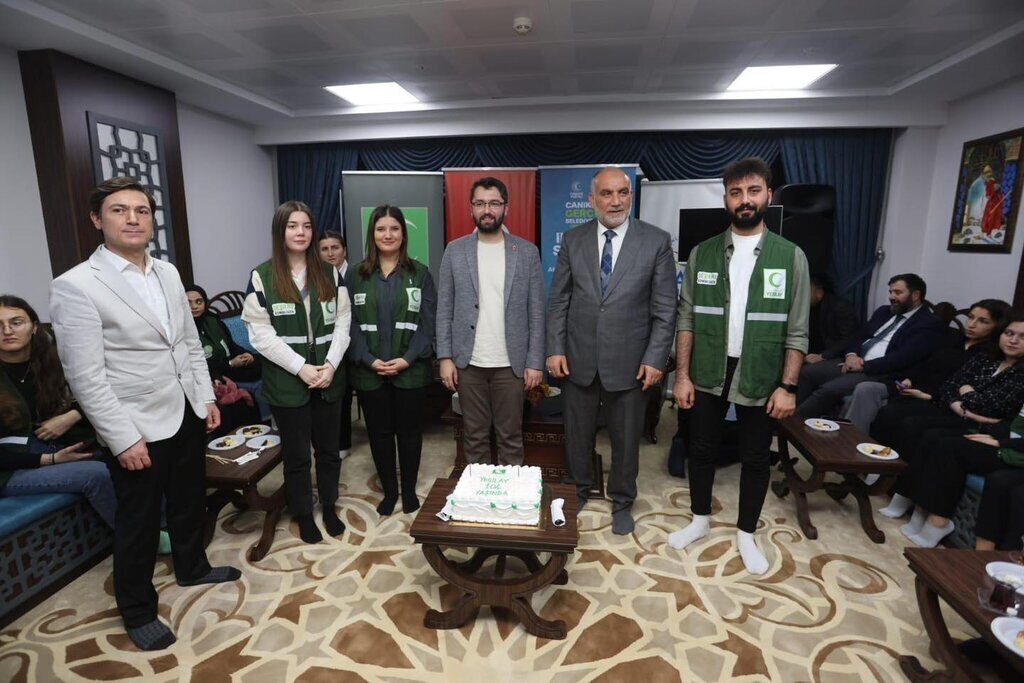 Genclerden Baskan Sandikciya Buyuk Sevgi