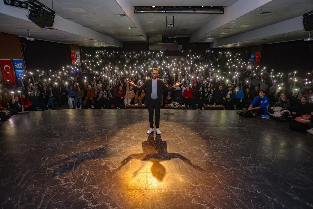 Gri Koc Canikte Ogrencilerle Bulustu