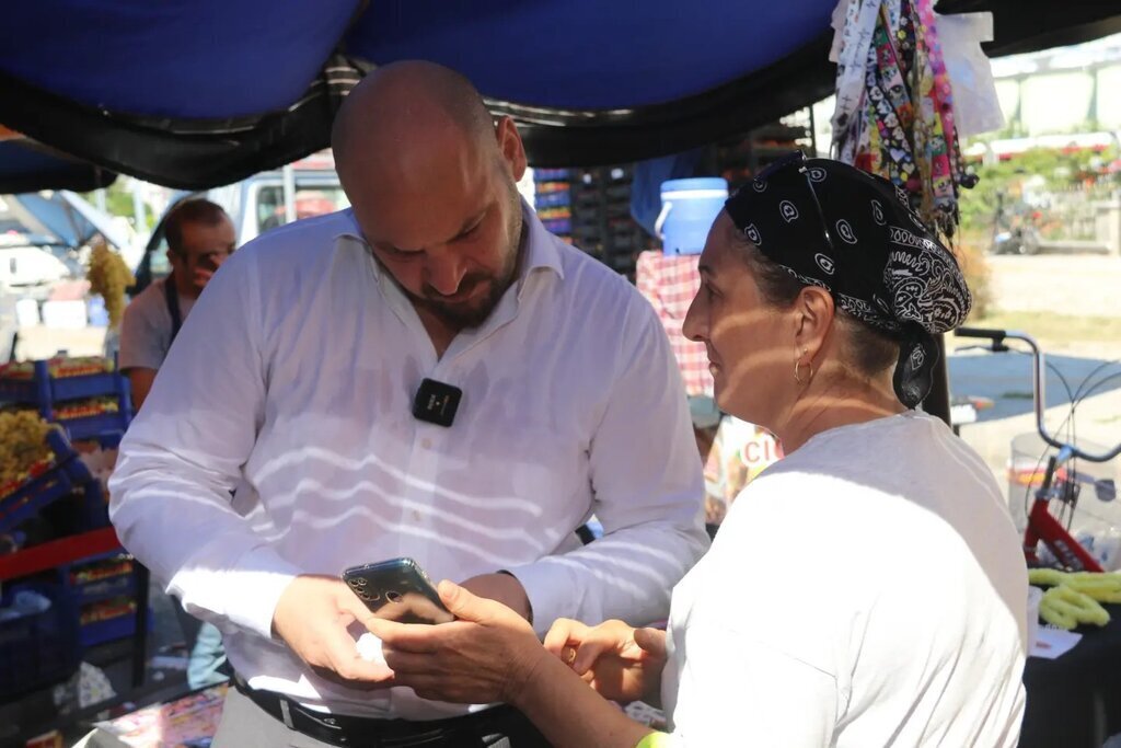 HALKA HIZMET ICIN HALKIN ARASINDA 5