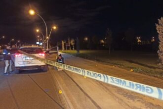 HAVALIMANINA GIDERKEN OTOMOBILLE ONU KES 920178 273456