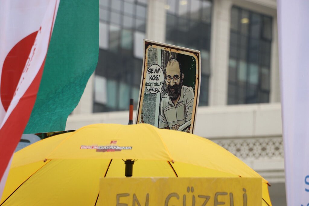 HEKIMLER SAGLIK BAKANLIGI ONUNDE BASIN 454167 134102