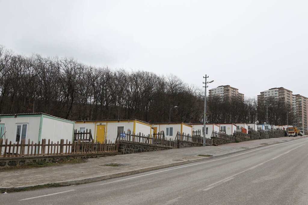 HOBI BAHCESI KONTEYNERLERI DEPREM BOLGESINE GONDERILDI 5 scaled