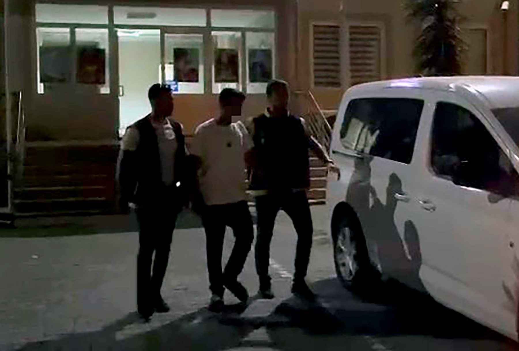 HUSUMETLI OLDUGU AKRABASININ EVINE ATES 868967 258021