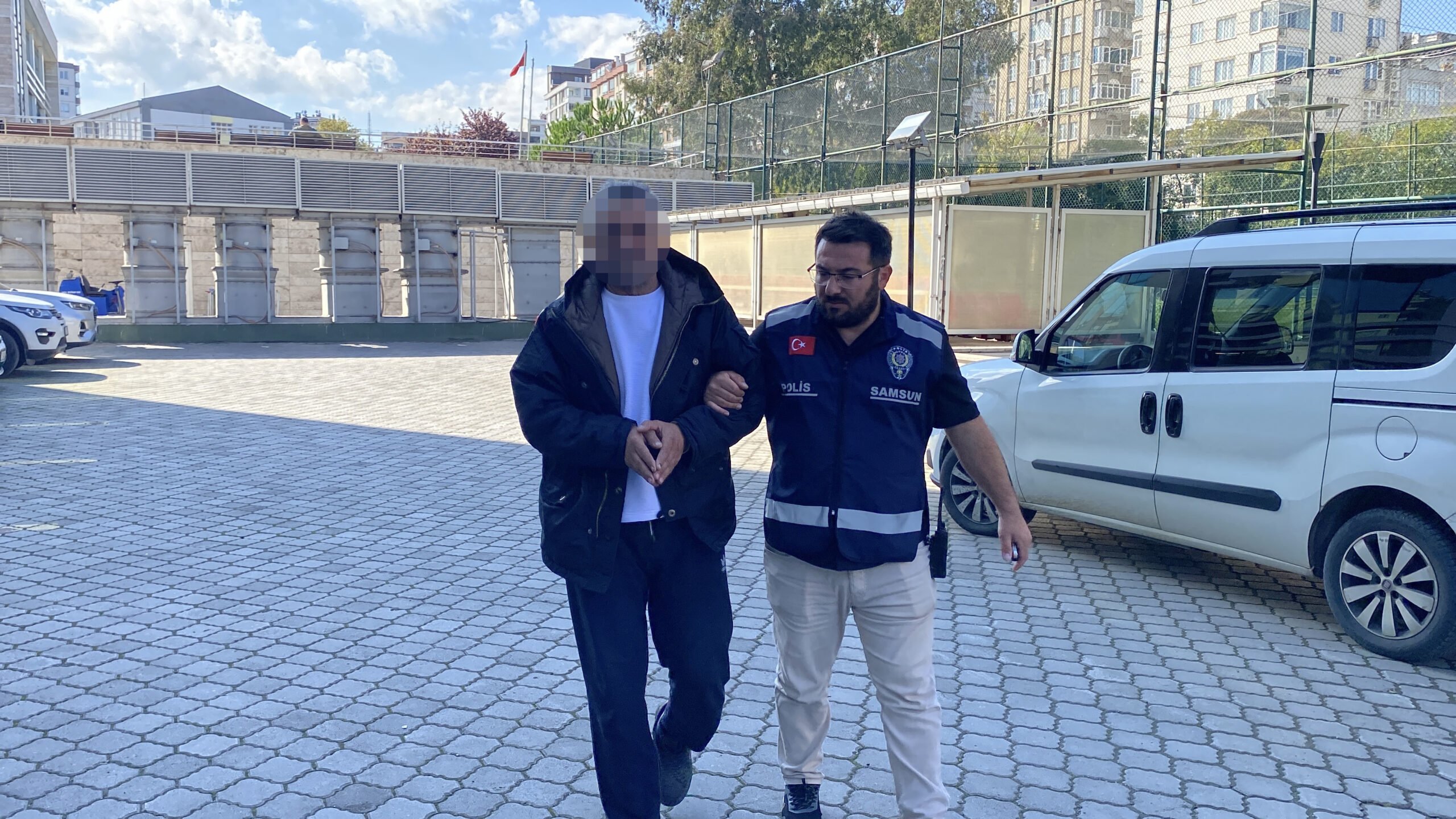 Husumetlisini sokak ortasında tüfekle topuğundan yaraladı