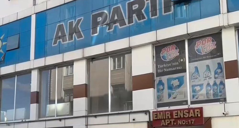 AK Parti İl Başkanlığına satırlı saldırı