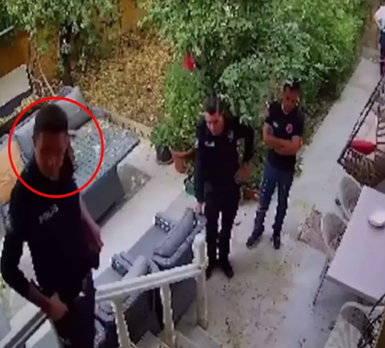 IHBARA GIDEN POLIS MEMURUNU BICAKLAYAN S 897627 266711