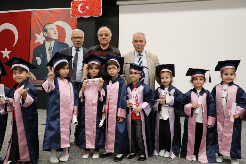 ILKADIM BELEDIYESI ANAOKUL KRESINDEN UNUTULMAZ YIL SONU GOSTERISI