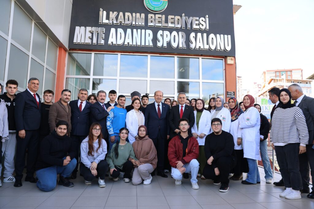 KKTC Cumhurbaşkanı Ersin Tatar’dan, Mete Adanır Spor Salonu’na anlamlı ziyaret