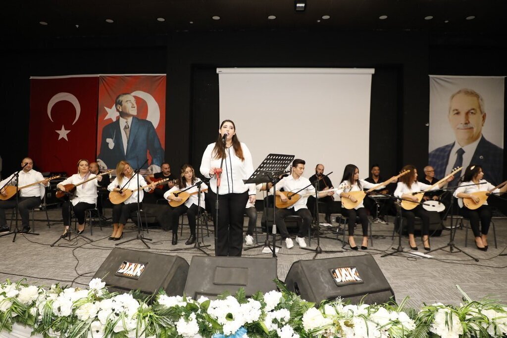 ILKADIMDA SOLISTLER GECIDI TURKU SEVERLERE UNUTULMAZ BIR GECE YASATTI