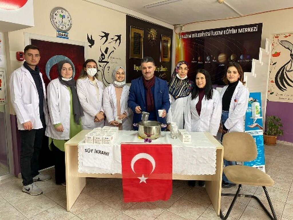 ILKEMLI OGRENCILERDEN FARKINDALIK YARATAN SUT ICME ETKINLIGI