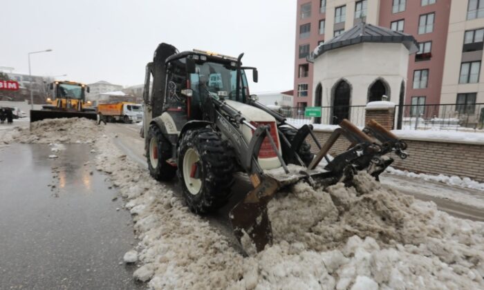 İpekyolu Belediyesi’nde karla mücadele sürüyor
