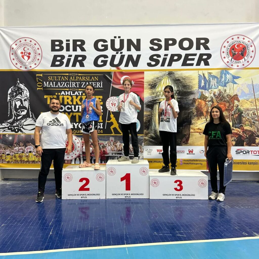 İlkadımlı sporcular Bitlis’ten madalyayla döndü