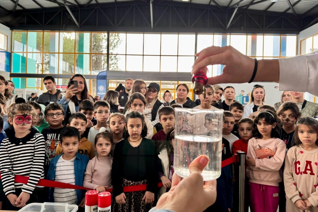 Samsun Büyükşehir Belediyesi’nin çocuklara yönelik Bilim Şenliği etkinlikleri devam ediyor