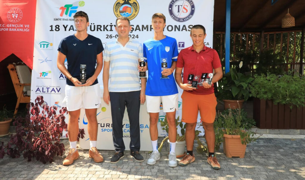 Alanya’da 18 yaş altı tenis Türkiye Şampiyonlarına ödül