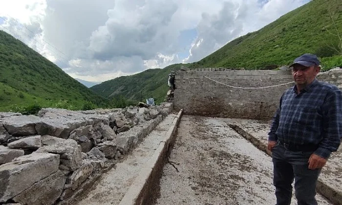 Çığda evi yıkılan Şimşek ailesi kaldığı cami lojmanından da çıkartılıyor!