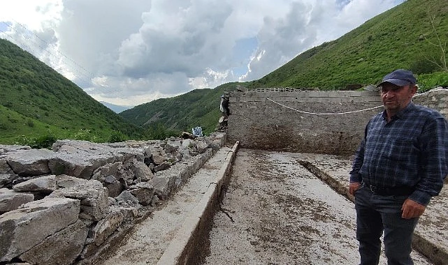 Çığda evi yıkılan Şimşek ailesi kaldığı cami lojmanından da çıkartılıyor!