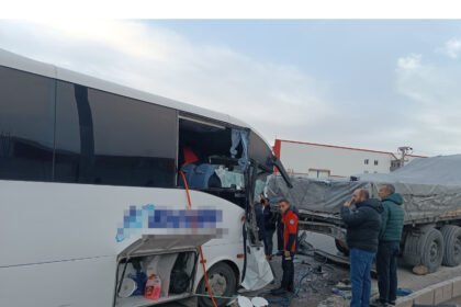 ISCI SERVISI PARK HALINDEKI TIRA CARPT 1065382 316128