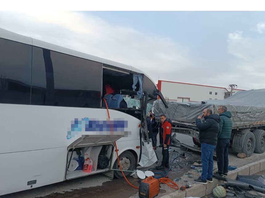 ISCI SERVISI PARK HALINDEKI TIRA CARPT 1065382 316128