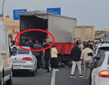 ISCILERI TASIYAN KAMYONET ILE KAMYON CAR 960283 285146