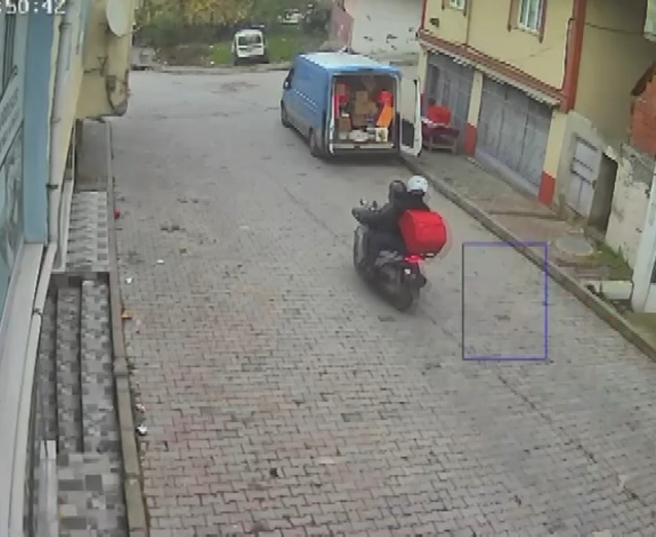 İstanbul- Arnavutköy'de silah zoruyla girdikleri evde iki kiş