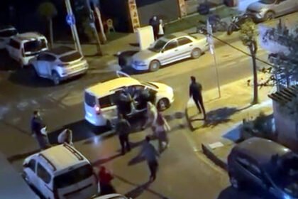 ISTANBUL AVCILARDA SOKAK ORTASINDA TEK 1050745 311802