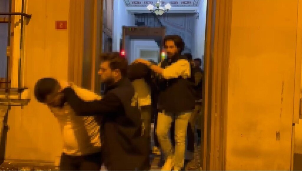 ISTANBUL BEYOGLUNDA SILAHLI SALDIRI 6 415752 122565