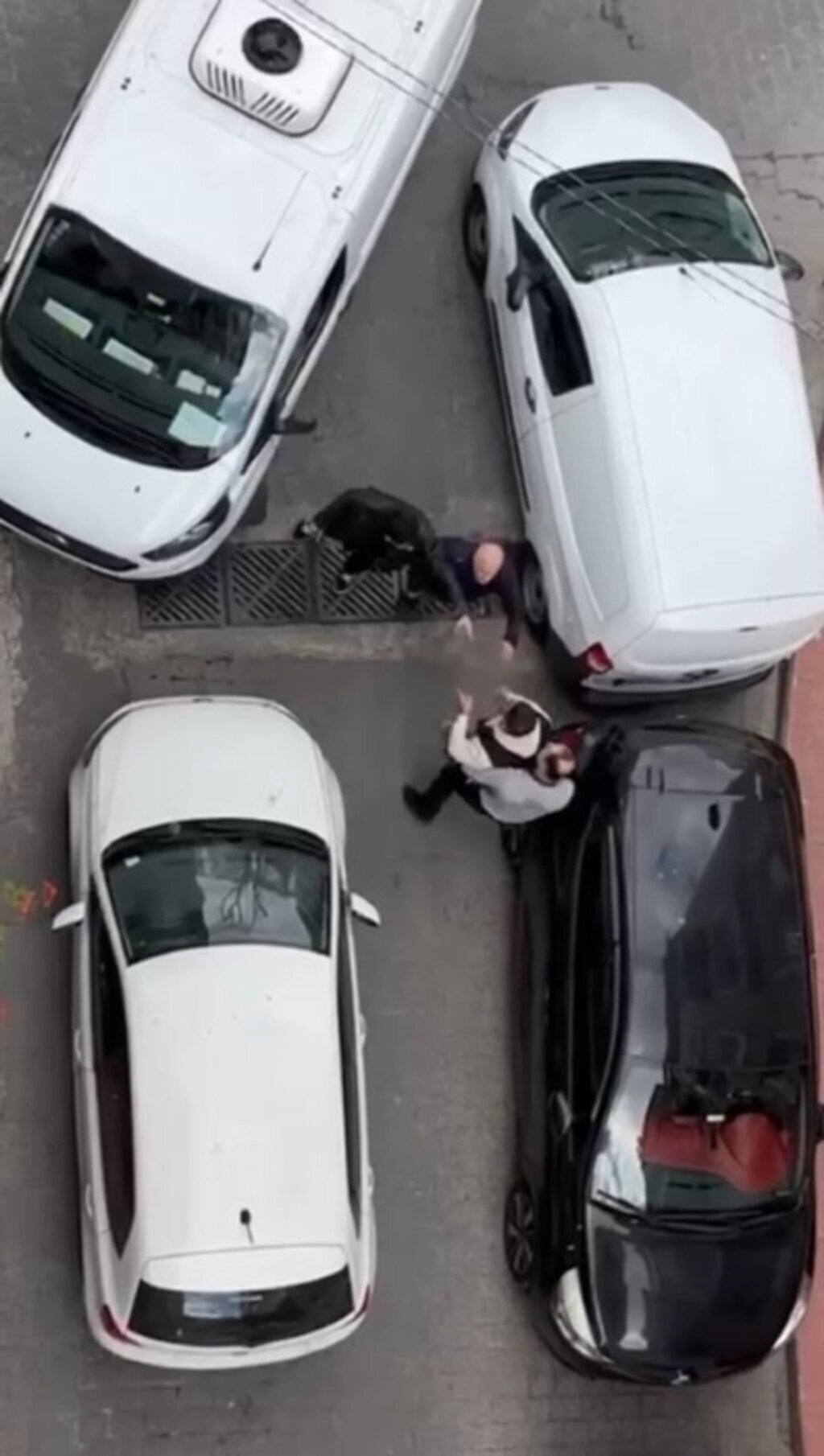 ISTANBUL BEYOGLUNDA TARTISTIGI SURUCUN 410215 120942