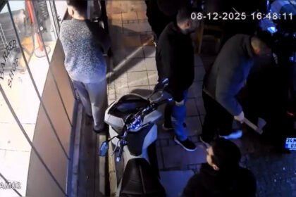 ISTANBUL KAGITHANEDE BALTAYLA KUAFOR 1065167 316064