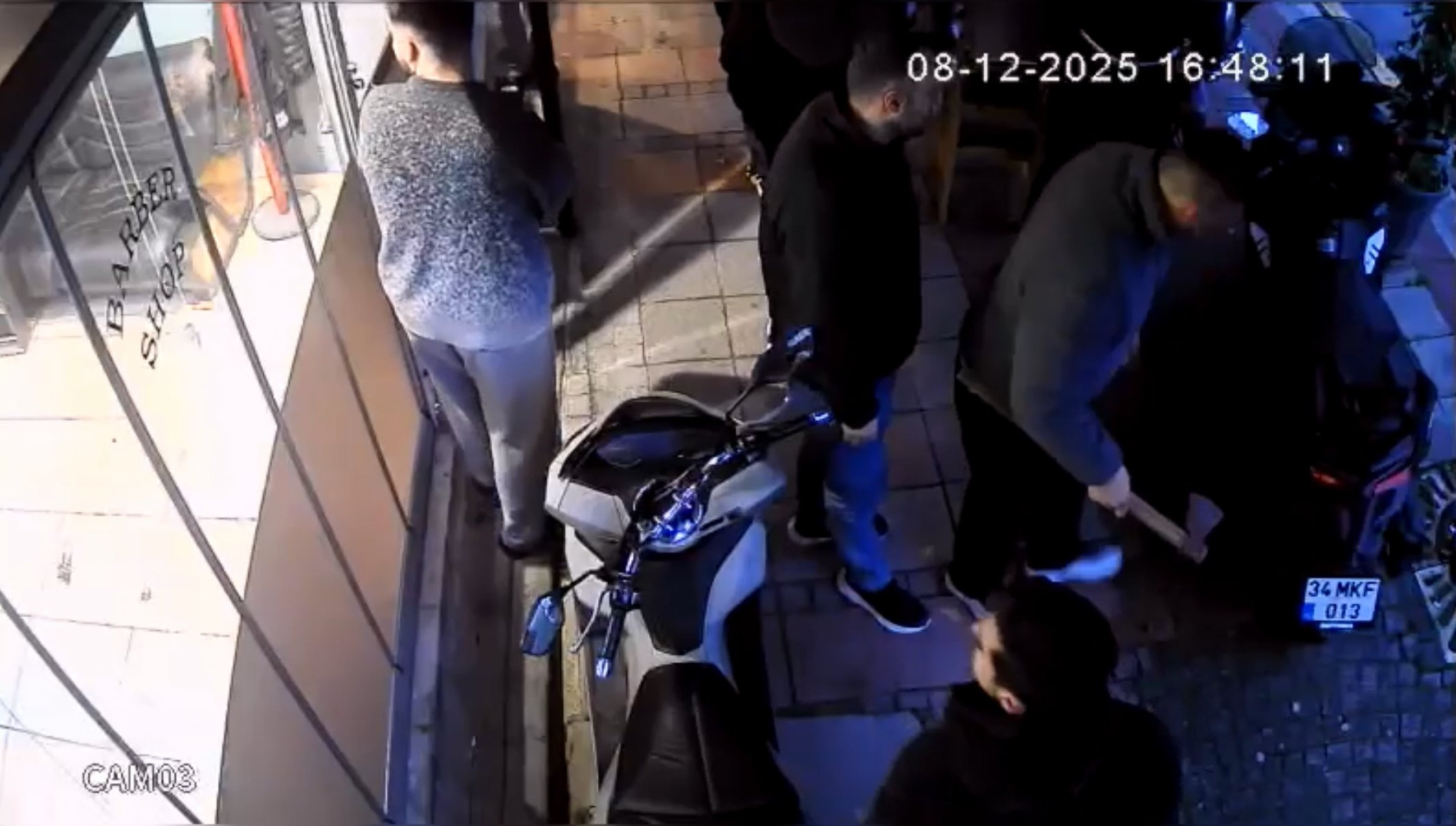 İstanbul - Kağıthane’de baltayla kuaförü basıp klimayı